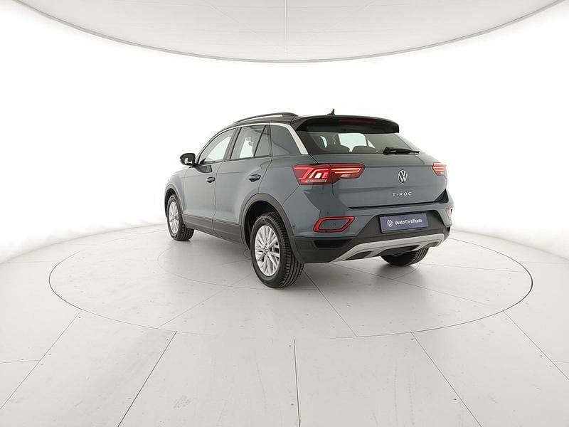 Usata VW T-Roc Life 110 CV (80 kW) 2022 Petroleum blue metallizzato/nero SUV