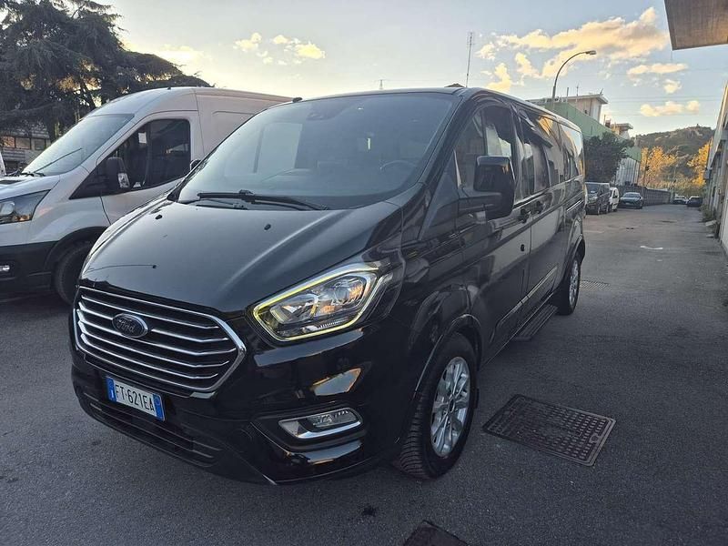Usata Ford Tourneo Custom Titanium 131 CV (96 kW) 2019 Agate black Furgone