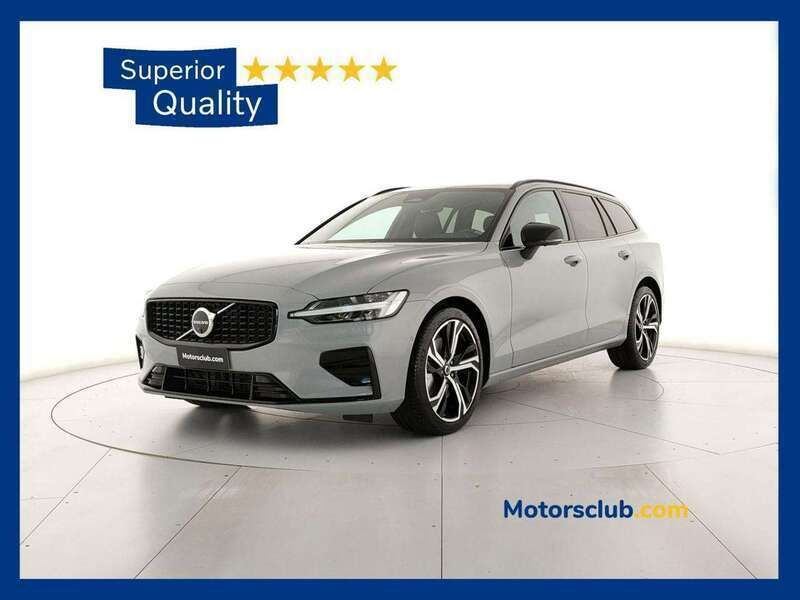 Vapour grey Nuova 2025 Volvo V60 Plus Station wagon | 44.273 € (Buon prezzo) - Immagine 1/4