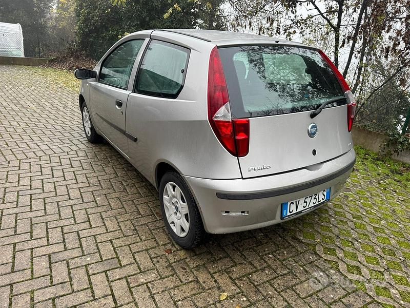 Usata Fiat Punto Dynamic 80 CV (58 kW) 2005 Berlina