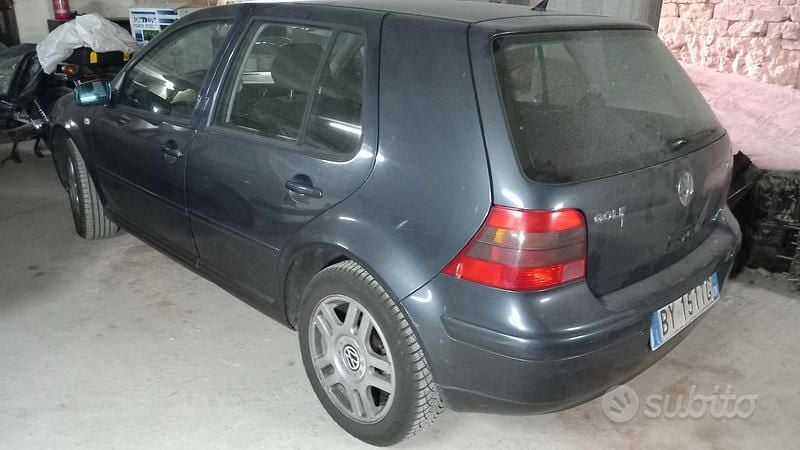 Usata VW Golf IV 105 CV (77 kW) 2002 Utilitaria