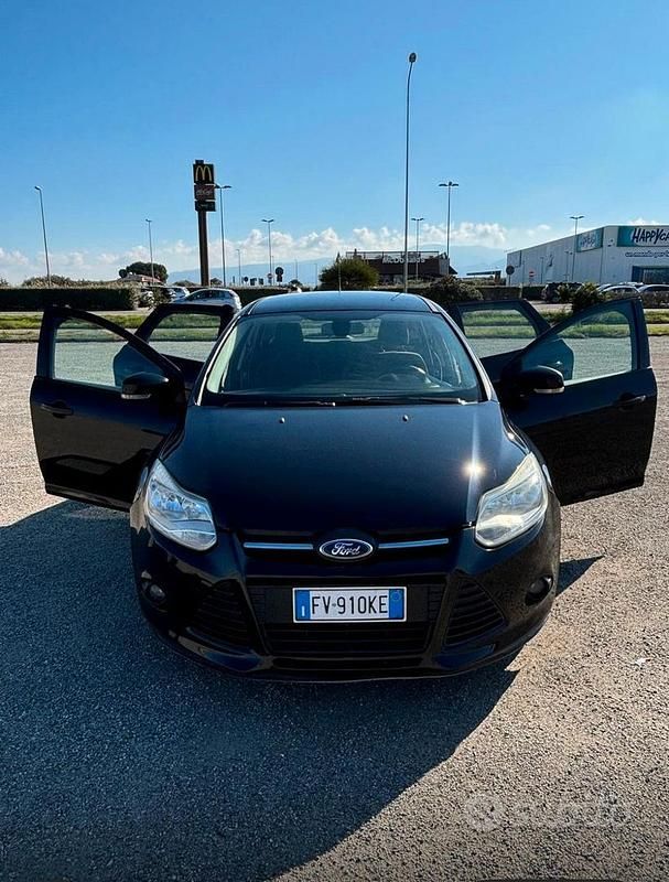 Begagnad Ford Focus 105 HK (77 kW) 2013 Svart Kombi