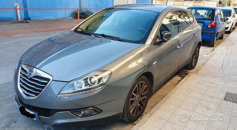 Usata Lancia Delta 120 CV (88 kW) 2011 Grigio Utilitaria