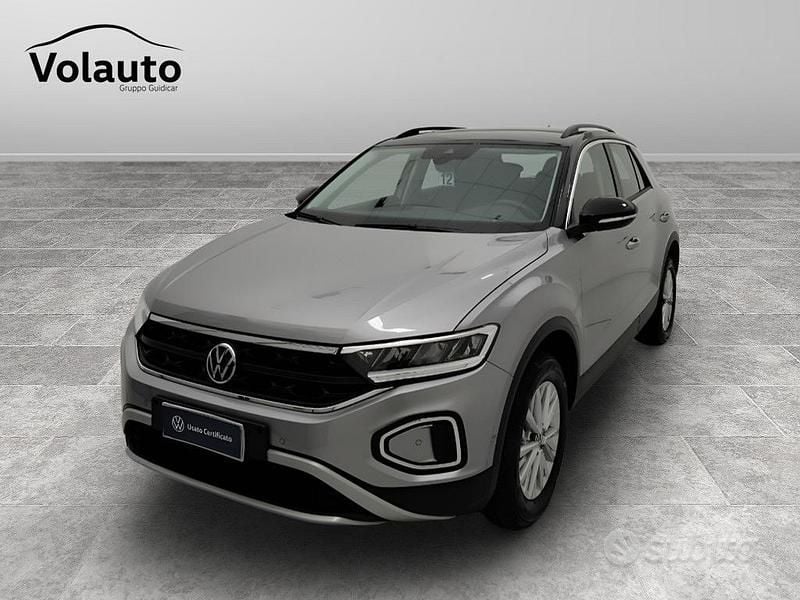 Argento Usata 2024 VW T-Roc Life SUV | 26.200 € (Ottimo prezzo) - Immagine 1/4