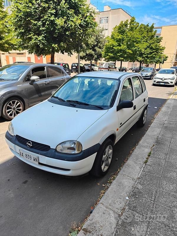 Usata Opel Corsa 58 CV (42 kW) 1997 Bianco Berlina
