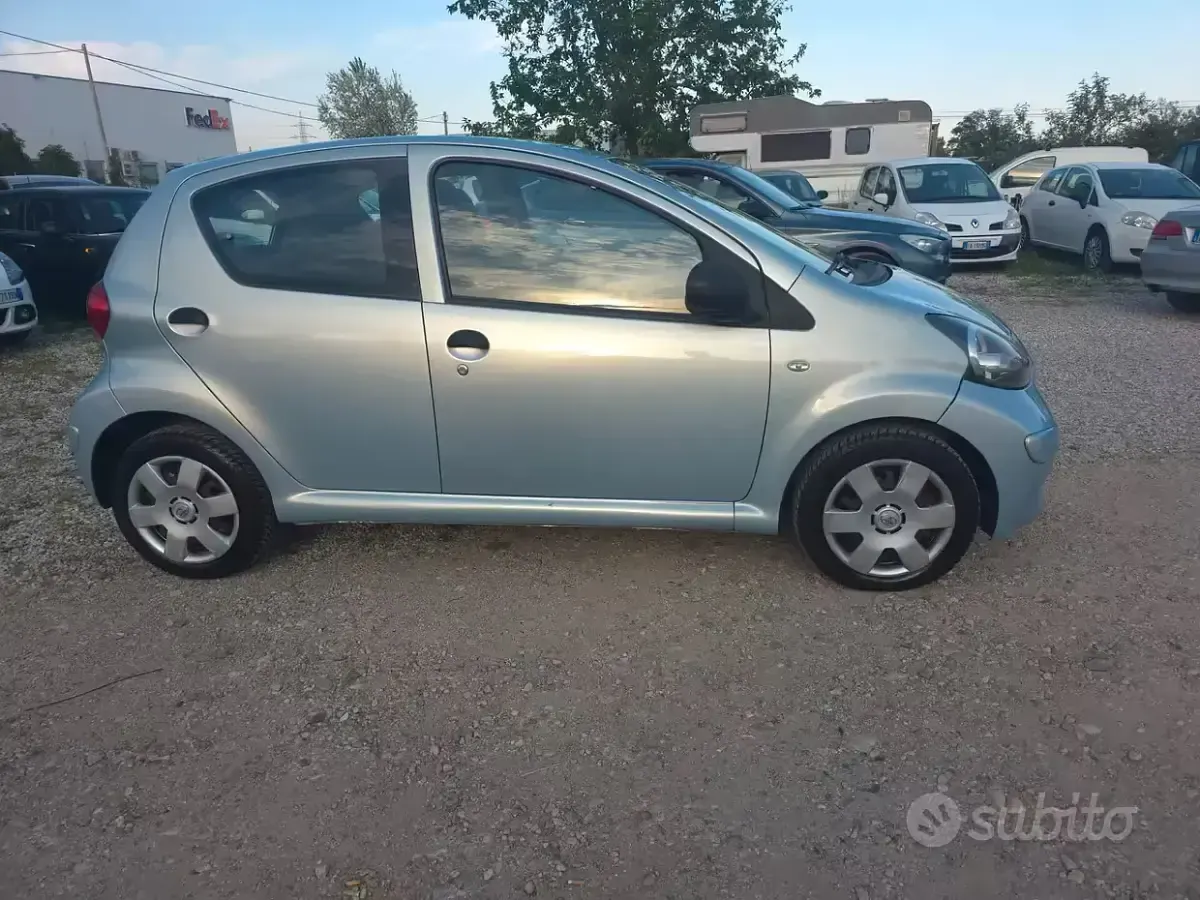 Gebraucht Toyota Aygo Sol 68 PS (50 kW) 2007 Blau Kleinwagen