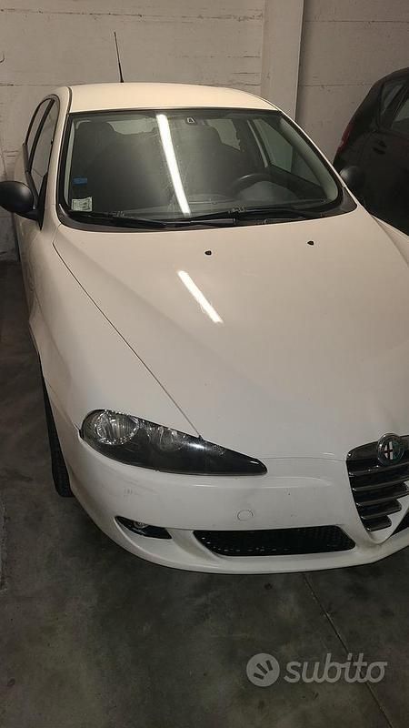 Usata Alfa Romeo 147 120 CV (88 kW) 2006 Bianco Utilitaria