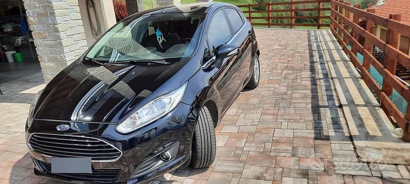 Usata Ford Fiesta 75 CV (55 kW) 2017 Nero Utilitaria