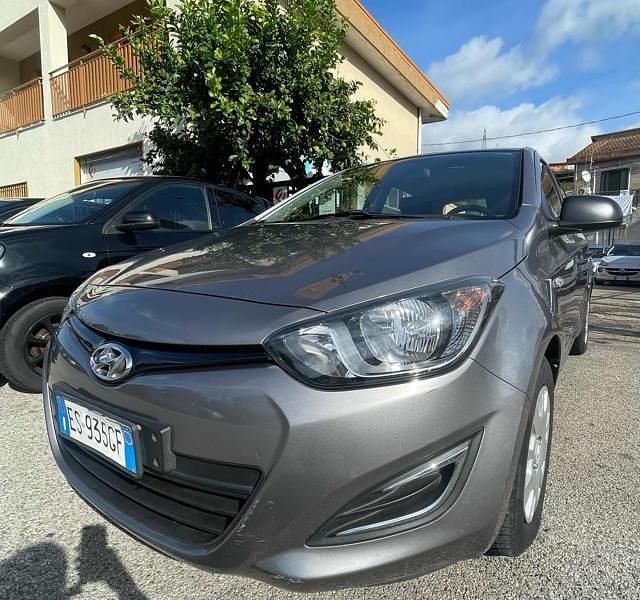 Usata Hyundai i20 Classic 86 CV (63 kW) 2013 Grigio Utilitaria