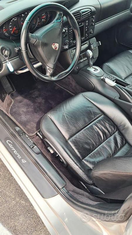 Usata Porsche 911 Carrera 4 2001 Grigio Coupé