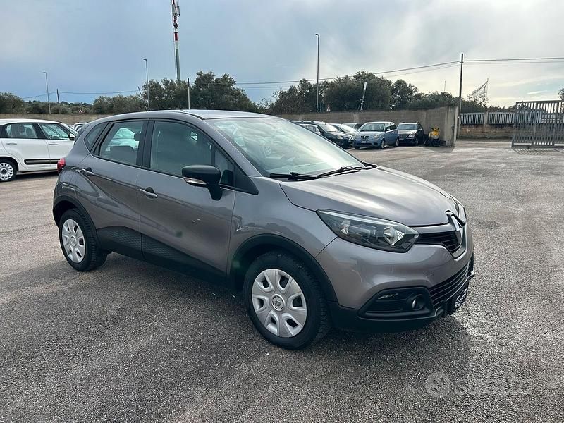 Usata Renault Captur 90 CV (66 kW) 2016 Grigio SUV