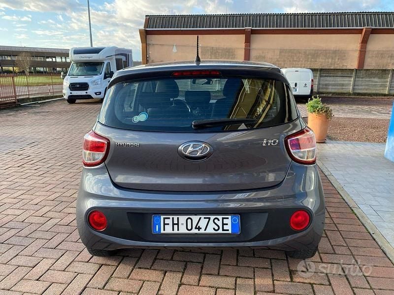 Usata Hyundai i10 Comfort 69 CV (50 kW) 2017 Grigio scuro Utilitaria