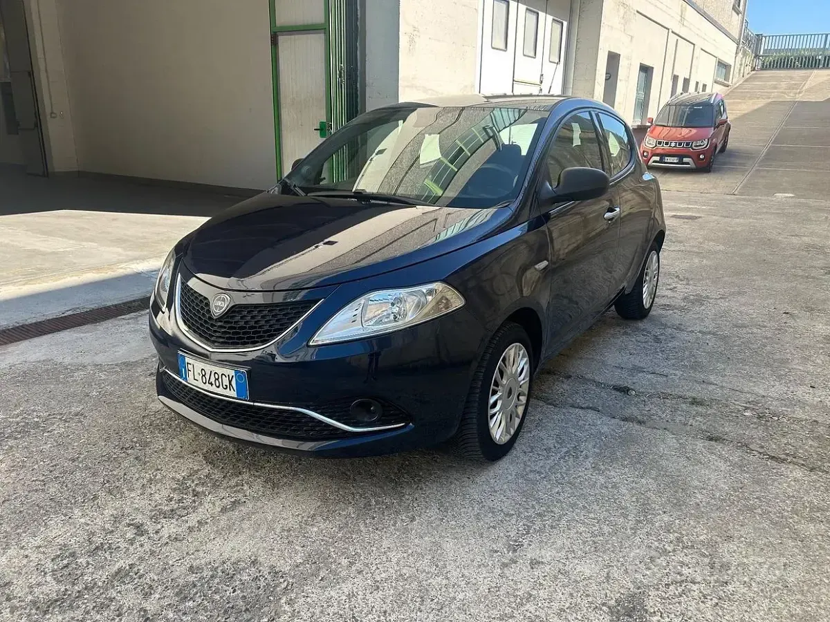 Usata Lancia Ypsilon Silver 69 CV (50 kW) 2017 Blu Utilitaria