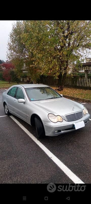 Usata Mercedes C220 147 CV (108 kW) 2000 Grigio Berlina