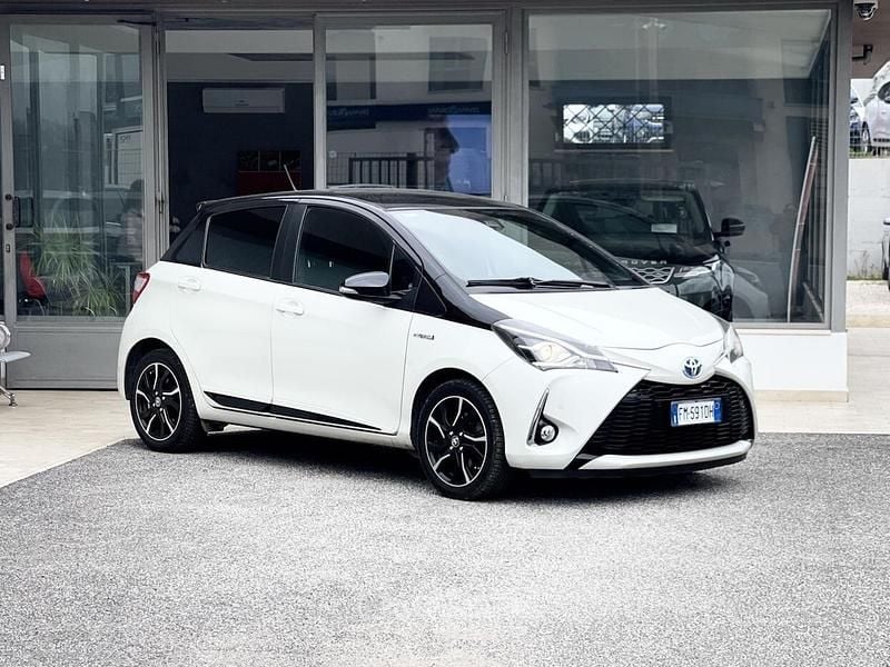 Usata Toyota Yaris Hybrid 73 CV (53 kW) 2017 Bianco Berlina