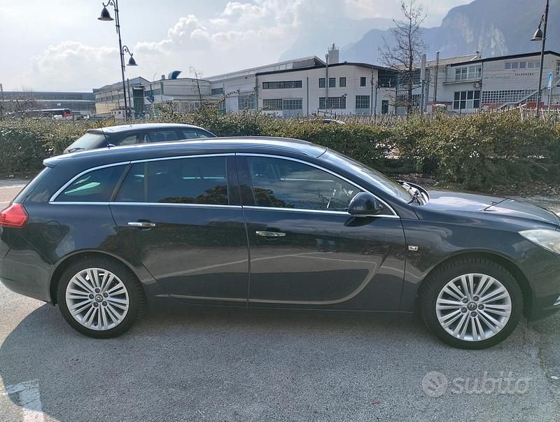 Usata Opel Insignia 160 CV (117 kW) 2012 Nero Station wagon