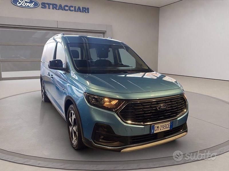 Begagnad Ford Tourneo Connect Active 102 HK (75 kW) 2023 Blå Minibuss