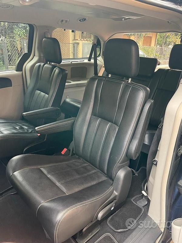 Usata Lancia Voyager 177 CV (130 kW) 2012 Blu Monovolume