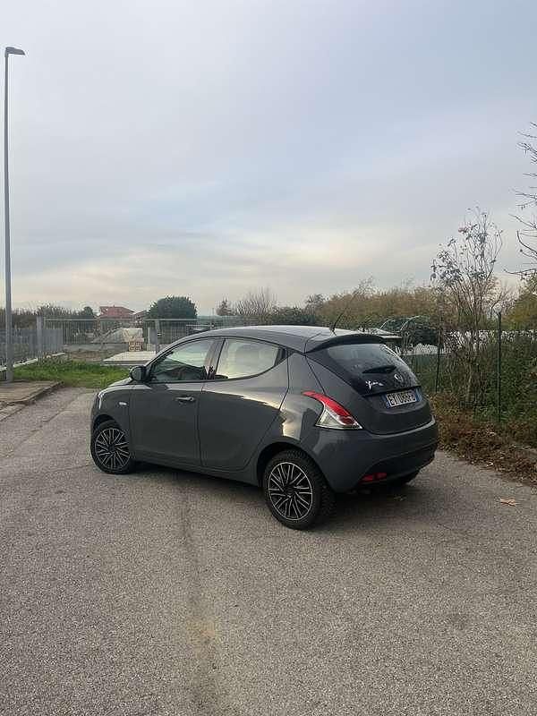 Usata Lancia Ypsilon 69 CV (50 kW) 2015 Utilitaria