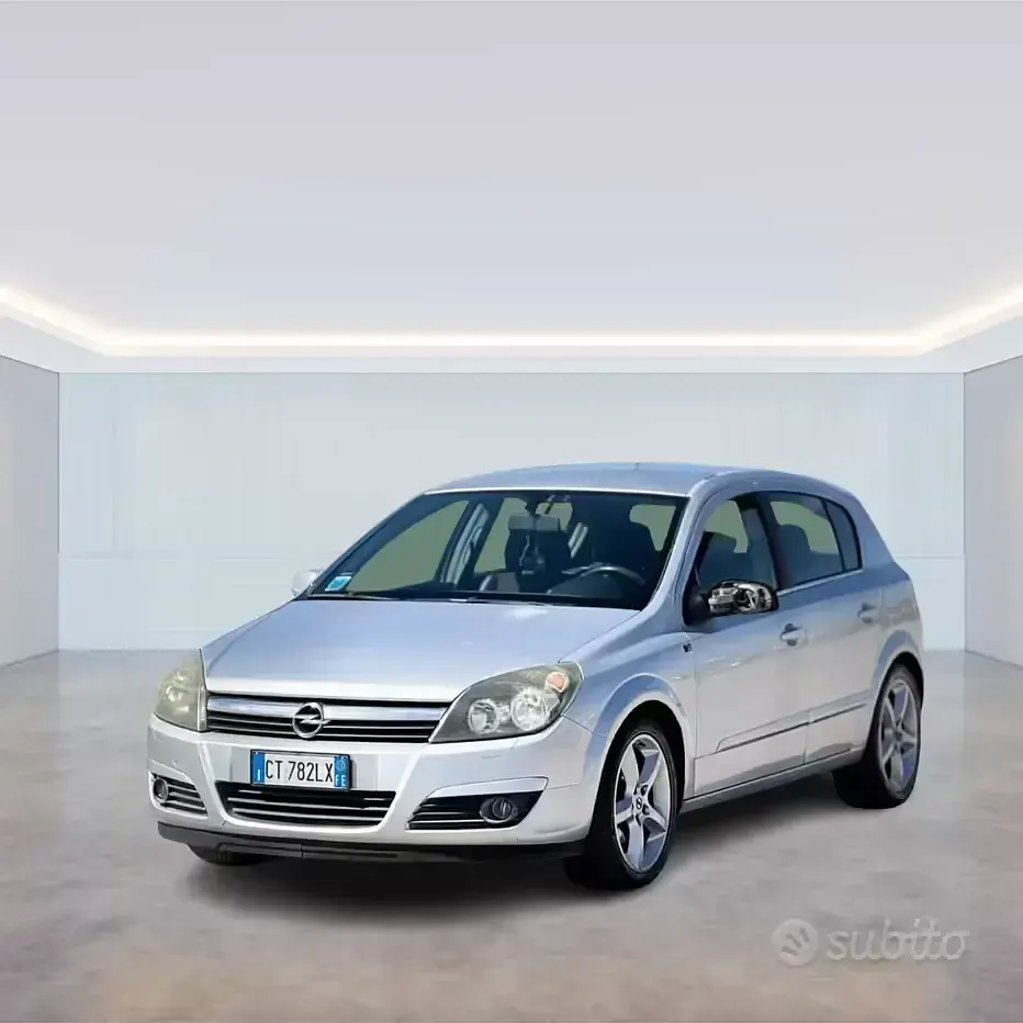 Usata Opel Astra 101 CV (74 kW) 2005 Grigio Berlina