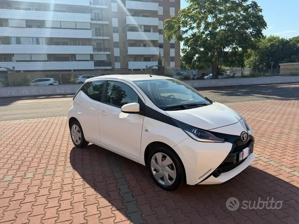 Usata Toyota Aygo 69 CV (50 kW) 2016 Bianco Utilitaria