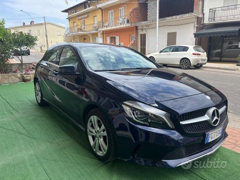Usata Mercedes A180 Premium 109 CV (80 kW) 2017 Blu Berlina