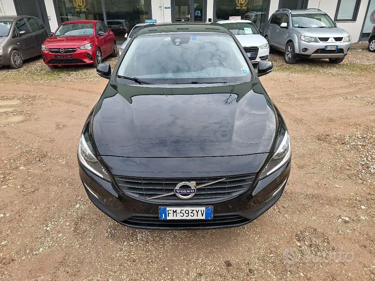 Usata Volvo V60 120 CV (88 kW) 2018 Station wagon
