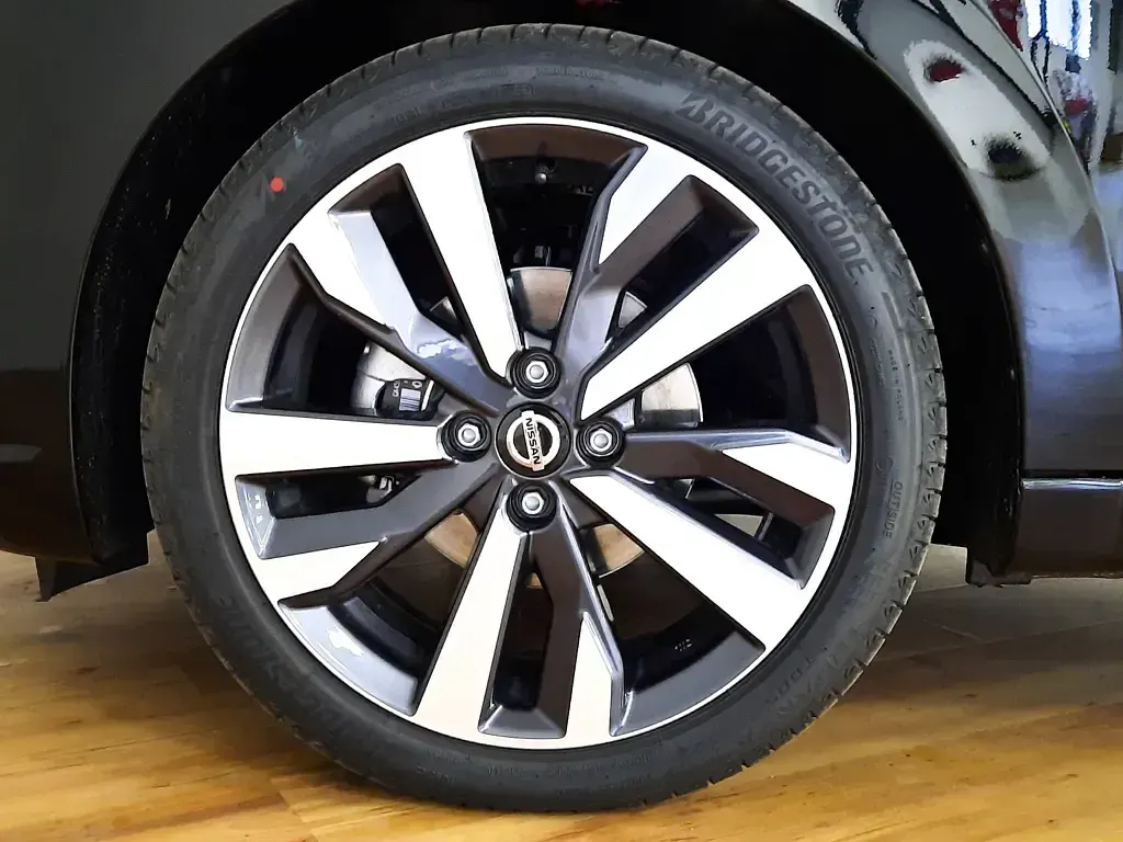 Usata Nissan Micra Tekna 125 CV (91 kW) 2023 Nero Utilitaria