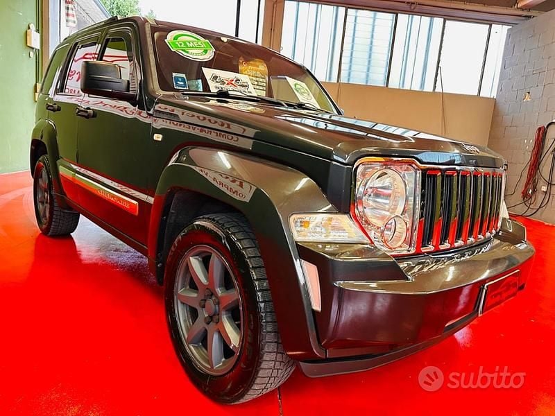 Usata Jeep Cherokee Sport 200 CV (147 kW) 2012 Grigio SUV