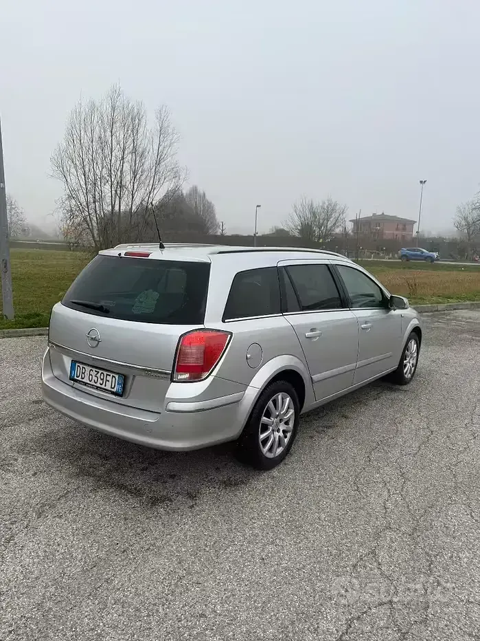Usata Opel Astra 105 CV (77 kW) 2006 Grigio Station wagon