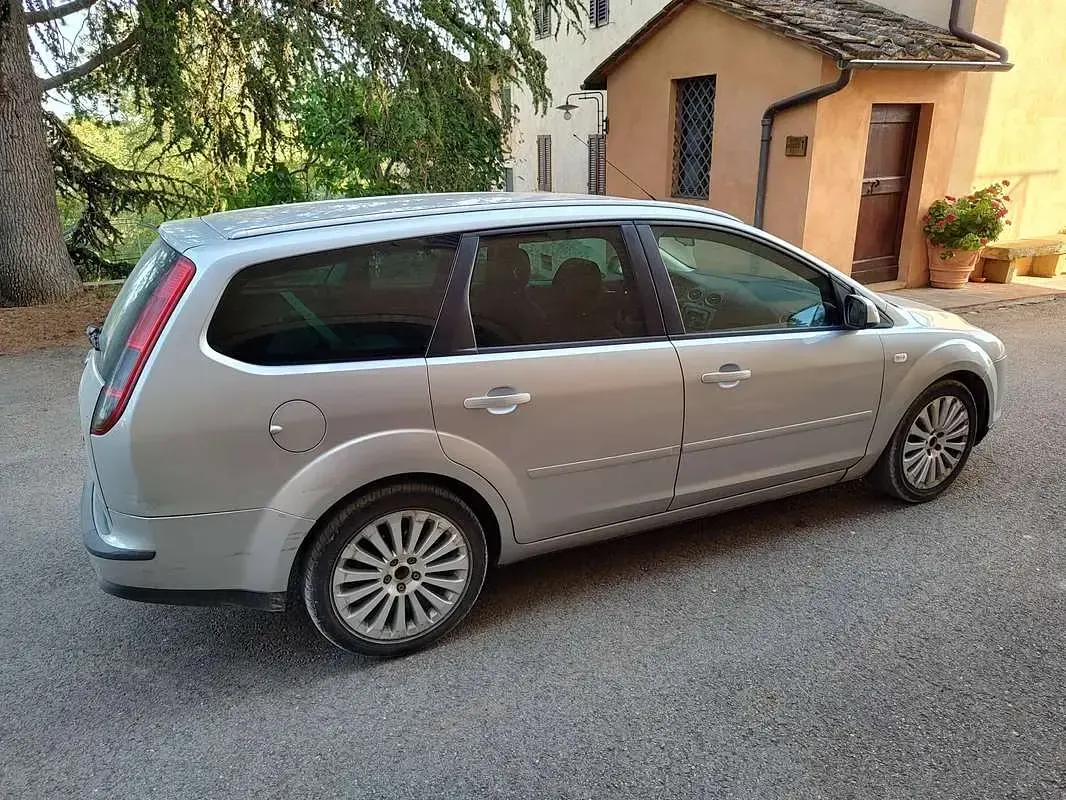 Usata Ford Focus Style 90 CV (66 kW) 2008 Argento Station wagon