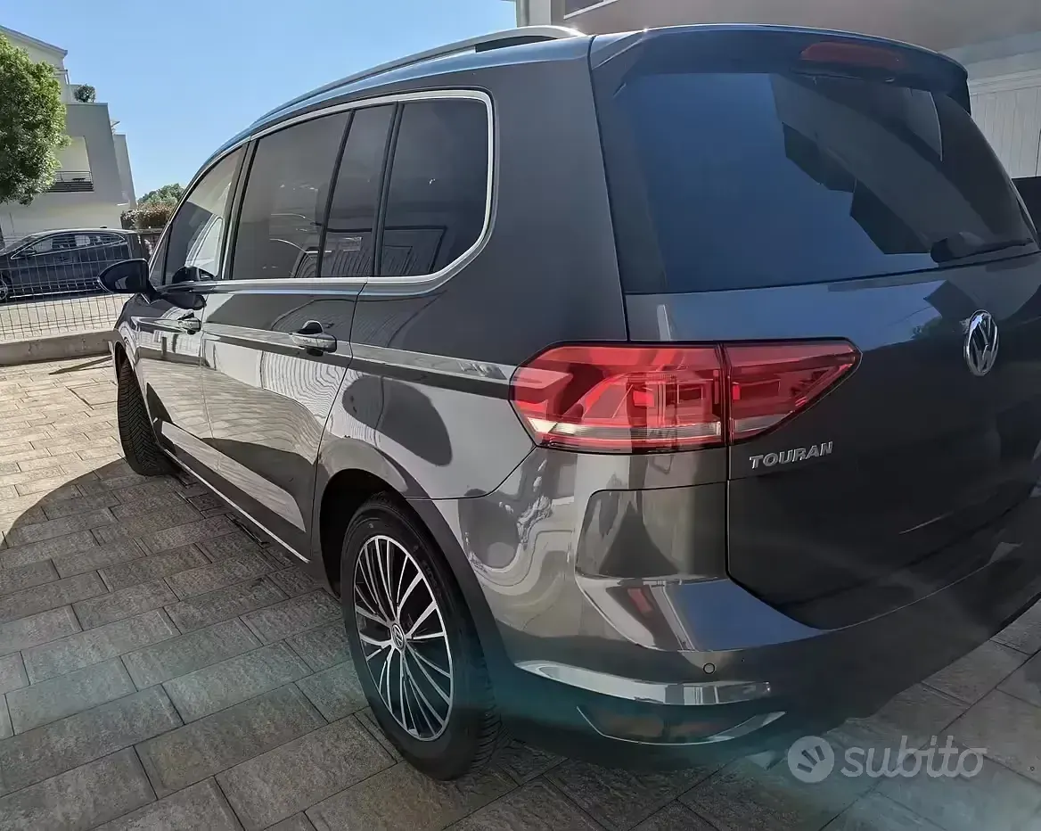 Usata VW Touran 150 CV (110 kW) 2017 Grigio Monovolume