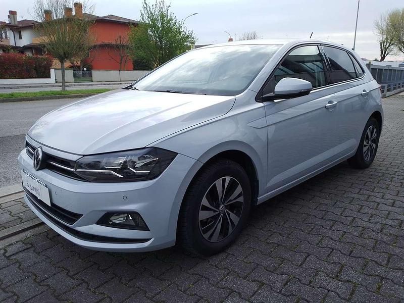 Usata VW Polo Comfortline 95 CV (69 kW) 2019 White silver metall. Utilitaria