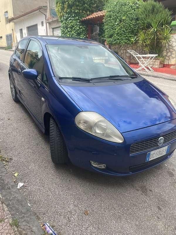 Usata Fiat Grande Punto Sport 131 CV (96 kW) 2006 Blu/azzurro Utilitaria