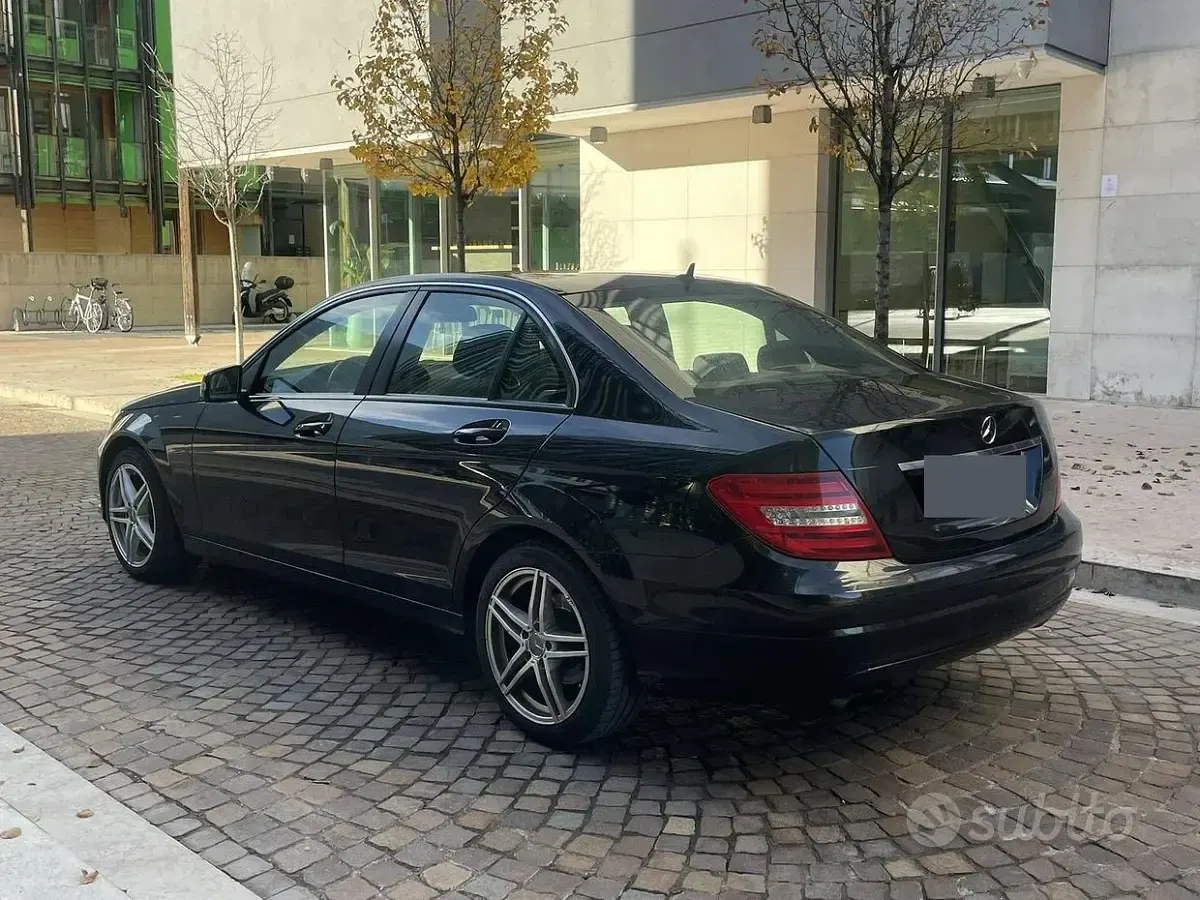 Usata Mercedes C200 136 CV (100 kW) 2013 Nero Berlina