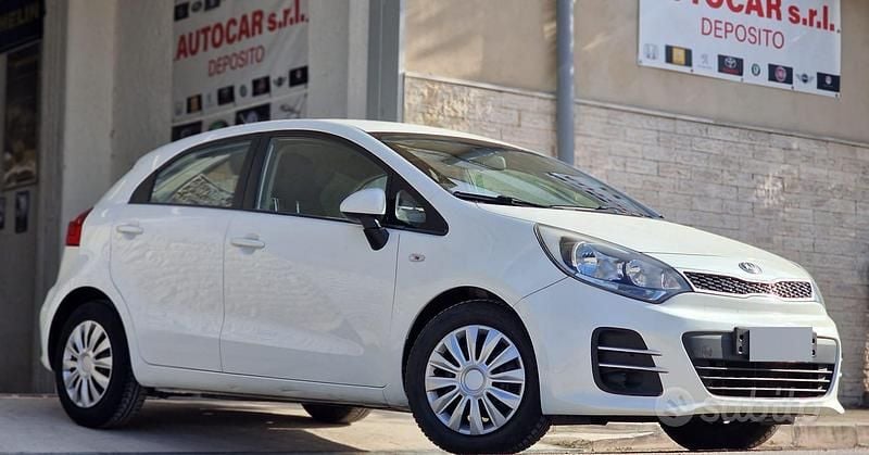 Usado Kia Rio 75 HP (55 kW) 2016 Citadino