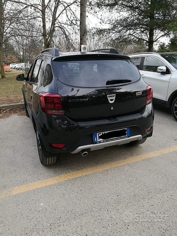 Usata Dacia Sandero Stepway 90 CV (66 kW) 2017 Nero SUV