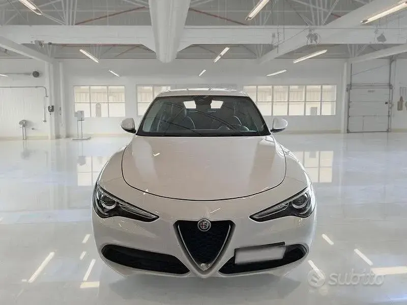 Usata Alfa Romeo Stelvio Business 160 CV (117 kW) 2021 Bianco SUV