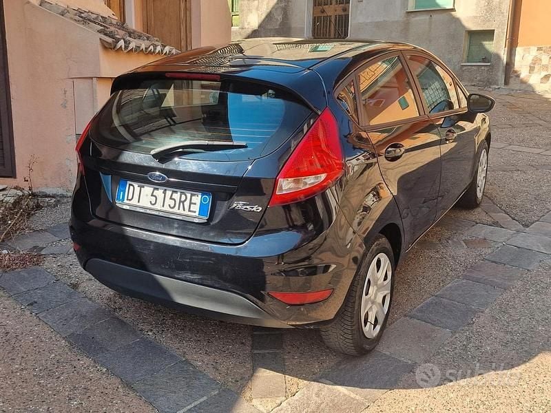 Nero Usata 2008 Ford Fiesta Tre volumi | 3799 € (Buon prezzo) - Immagine 1/4