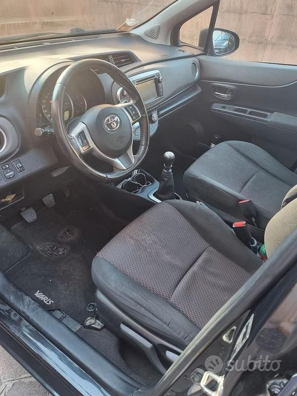 Usata Toyota Yaris 90 CV (66 kW) 2013 Utilitaria