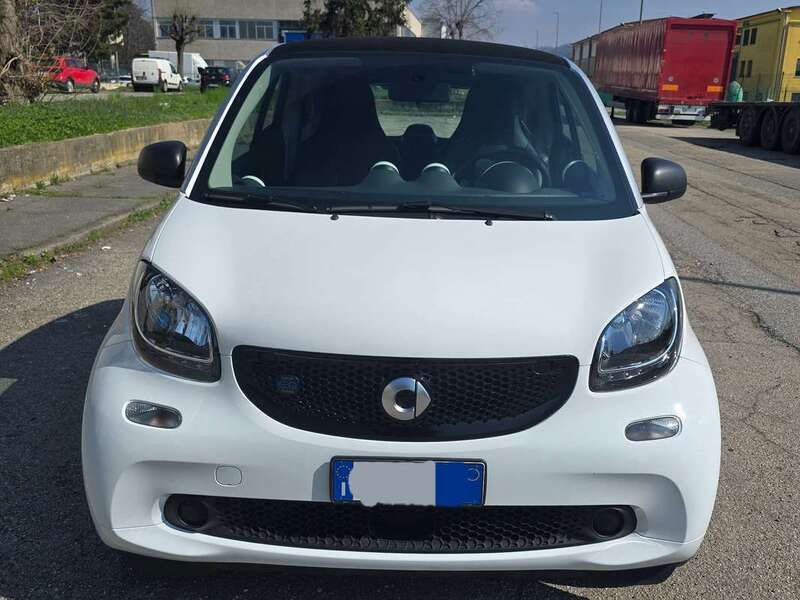 Bianco Usata 2019 Smart ForTwo Electric Drive Due volumi | 9000 € (Ottimo prezzo) - Immagine 1/4