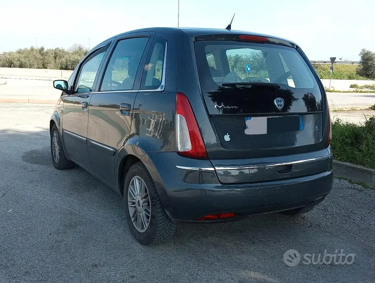 Usata Lancia Musa Gold 95 CV (69 kW) 2011 Grigio Monovolume