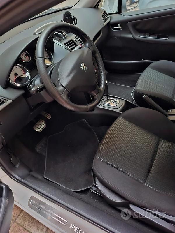 Usata Peugeot 207 CC 2010 Bianco Cabrio