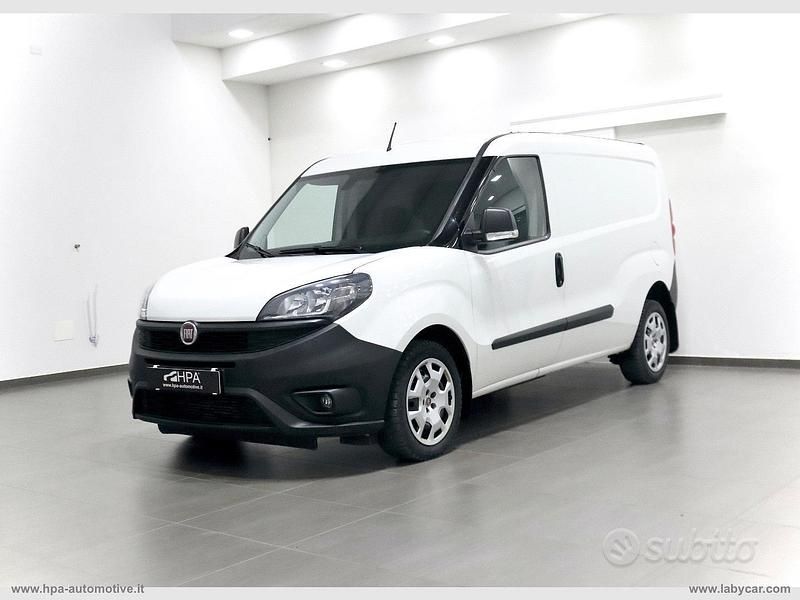 Usata Fiat Doblò 120 CV (88 kW) 2021 Bianco Monovolume