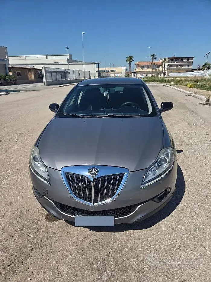 Usata Lancia Delta 120 CV (88 kW) 2011 Grigio Utilitaria