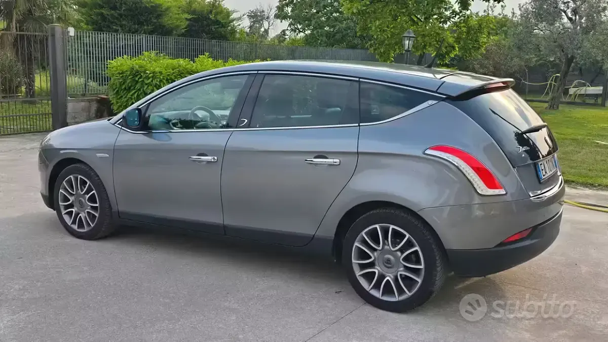 Usata Lancia Delta 150 CV (110 kW) 2009 Grigio Utilitaria