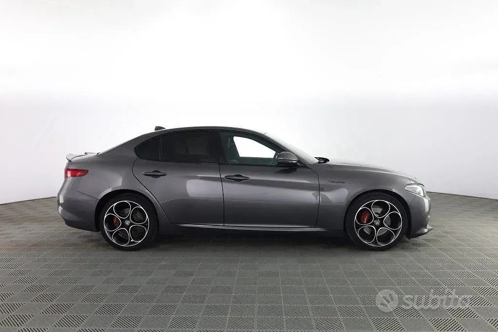 Usata Alfa Romeo Giulia Veloce 211 CV (155 kW) 2020 Grigio vesuvio Berlina