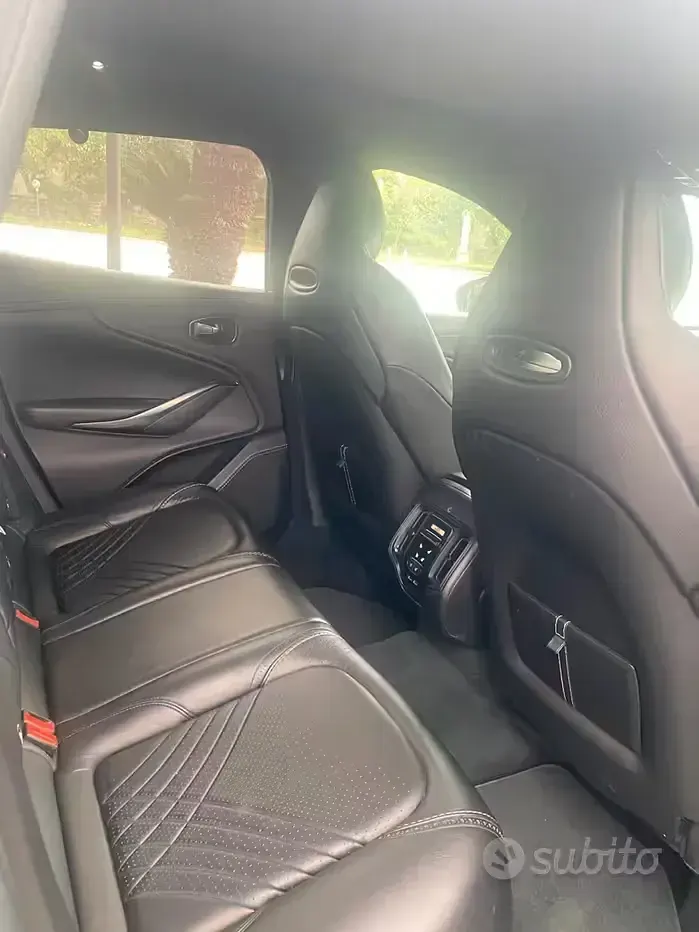 Usata Aston Martin DBX 551 CV (405 kW) 2021 Nero SUV