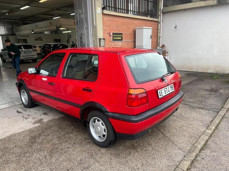 Rosso Usata 1994 VW Golf III Due volumi | 6500 € - Immagine 1/4