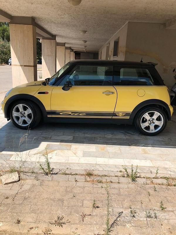 Usata Mini Cooper 75 CV (55 kW) 2004 Giallo Utilitaria